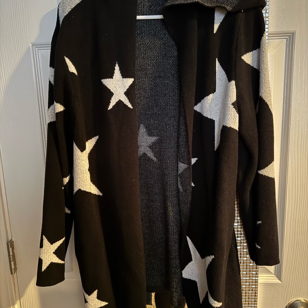 Vigoss Black and White Star Pattern Cardigan